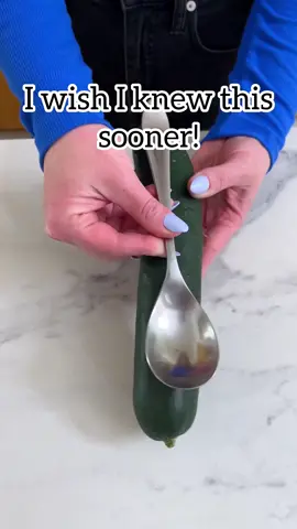 Simple solutions to make your fresh food last longer! ❤️ #food #freshproduce #fruit #vegetables #KitchenHacks #lifehacks #tipsandtricks 