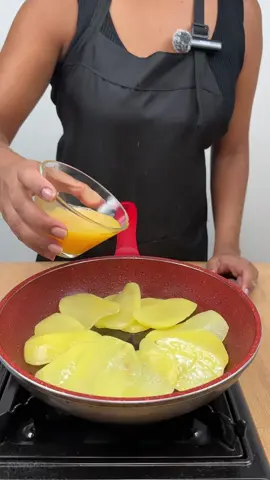 Esse é o omelete de batatas mais gostoso que eu já fiz! #batata #tips #fy #viral #food #dica #tiktokreceita #receita #caseira 