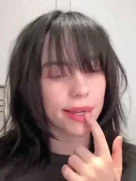 her lips are naturally so beautiful @BILLIE EILISH  #billieeilish #billie 