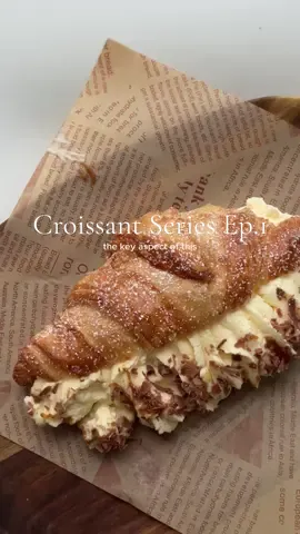 Welcome to episode 1 of our new series called Croissant Corner 🥐 Today we’re showing you how to make a Miso Caramel Banoffee Pie Croissant! Ingredients Caramel  Sugar Golden syrup or corn syrup Butter  Heavy cream at room temperature Vanilla Miso  Cream Whipped double cream  Vanilla extract Powdered sugar Other  Chocolate shavings  Croissants  Bananas Full Recipe on IG ✨ #croissant #banoffee #croissants #caramel #homemadebakery #banoffeepierecipe #miso #brunchtok 