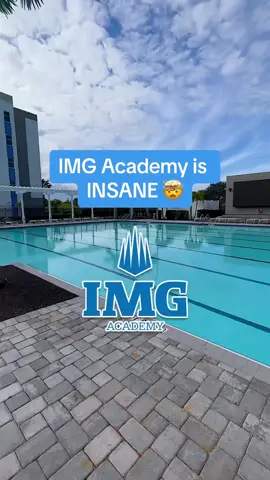 IMG Academy (FL) really has it all! 😎🔥 (Via @Dsarm ) #imgacademy #highschool #studentlife #athletes 