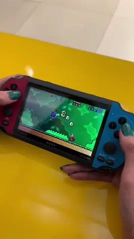 Reviva a nostalgia dos jogos clássicos com o Mini Game Portátil da EONY! 🎮  São mais de 1000 de títulos para explorar e várias horas de diversão garantida - tudo isso na palma da sua mão!  Chegou a hora de mostrar suas habilidades no mundo dos games! 🚀  #NostalgiaGamer #Gamer #Games #jogos #jogo #retro #nintendo #gameboy #Tech #qualidade #explorar  #qualidade #cambe #cambé #ibipora #ibiporã #londrina #boanoite #2youstore