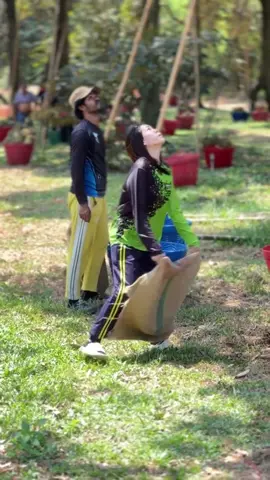 We’re hand catching Durian fruit using nothing but a burlap bag 🍍🤯 With @กุสุมา  #fyp #foryou #durian 