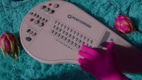 Omnichord: o instrumento que tem som de estrelinhas Primeiro minidoc da Gomo Records , trouxemos um instrumento super legal 💥✨ #omnichord #produçãomusical #curiosidades 