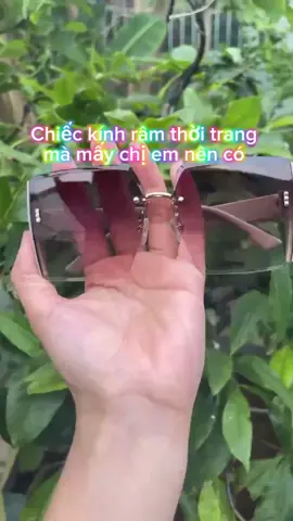 Chỉ bằng cốc trà sữa thôu mấy chị em ơi#kính #kinhram #kinhthoitrang #xuhuong #Thắngtạphóa #Meme 