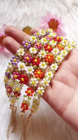 Daisy Bracelet Now Available! 🌼 #daisy #daisybeadsbracelet #beadedbracelets #giftideas #flowerbracelets #handmadebracelet #affordablebracelet #fypシ #fyp #fypage #SmallBusiness #beads #beadsbracelets 