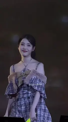 Manifesting bisa fancam lagu ini bneran terharuuu🥹😭 Seminggu berlaluu, pcd is reall bruhh!!😭🐉🐉❤️‍🔥❤️‍🔥💚💚 @아이유(IU)  #HER_WORLD_TOUR_IN_JAKARTA  #IU_HER_Tour_in_Jakarta  #IUinJakarta