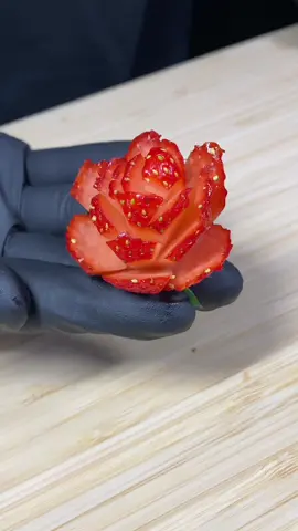 いちごの飾り切り🍓 #飾り切り #包丁 #knife #フルーツカット #いちご 