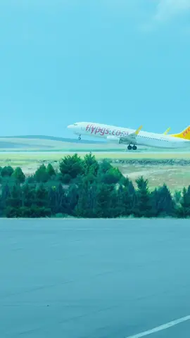 ✈️🇹🇷#keşfet #recepivedikreplikleri #uçak #pilot #şanlıurfa #havaalanı #türkhavayolları 