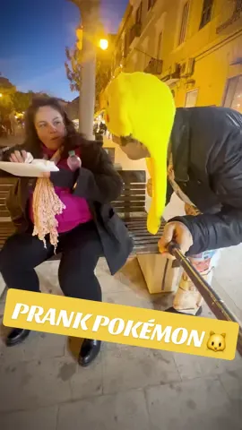 SCHERZO POKÉMON GO SPAVENTOSO🐱. #pokemon #prank #scherzo #cartoon #spavento #carnavaltiktok #reaction #viralvideo #fyp 