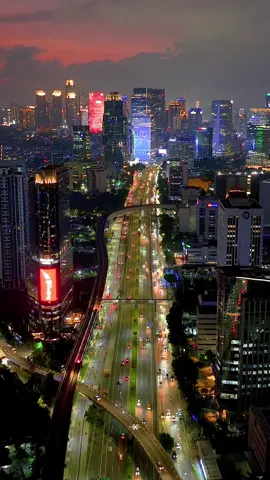 Jakarta Malam Minggu 🇮🇩 🔘 🔘 🔘 📍🌐 Gatot Subroto, Jakarta . 🎥 : dji Mavic 3 Pro #aerial #aerialview #aerialphotography #dji #djiindonesia #djiglobal #djimavic3pro #djiair3 #drone #cityscape  #indonesia #jakarta