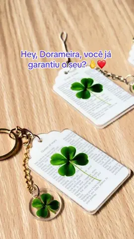 Hey, Dorameira, colocamos mais uma versão nesse lindo chaveiro! Versão: pingente de celular, argola de chaveiro prata, argola de chaveiro dourada. Eternize esse lindo dorama ❤️ Promocao de lançamento! Garanta o seu pelo nosso site: www.giftspapelaria.com.br Ou nossa loja na shopee: https://shopee.com.br/product/453191687/19297681851/ Enviamos para todo 🇧🇷 Nos siga e acompanhe nossos lancamentos