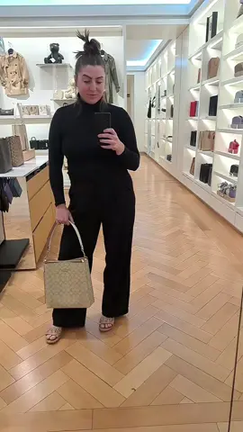 Mollie Bucket is going quick!!!    #fyp #fypage #shopwithme #shoppinghaul #shopeehaul #viral #tiktok #tiktoker #handbag #fashiontiktok #whattowear #newyork #upstateny #momtok #MomsofTikTok #aesthetic #decor #viralvideo #coach #fun #event #food 