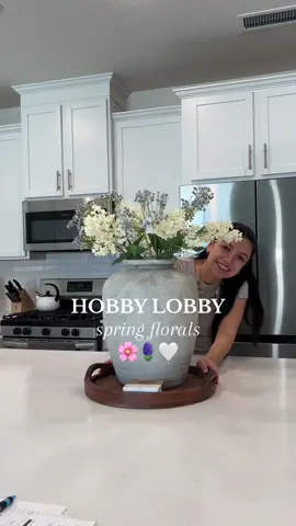 Happy Saturday! Finally got around to putting stems in this vase🌸🪻🤍 @Hobby Lobby #nursedayoffbelike #nursedayoffactivities #hobbylobbyfloralarrangement #hobbylobbyflorals #springfloralarrangement #springready #nurseditl #nursecreator #latinavlogger #latinacontentcreatorsoftiktok 