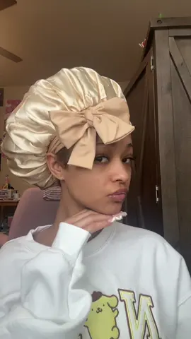 Replying to @Nicol  how i tie my bonnet :3! hope this helps :)