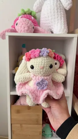 Crochet flower bunny 🐰🌸! Working on perfecting this pattern currently 🥰 excuse my shaky hands lol 😅 #crochettiktok #crochetplushie #plushie #amigurumi #crochetbunny #bunny #bunnyplushie #cutecrochet #cutebunny #kawaii 