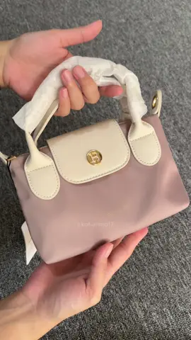 My new bag 🎀༘⋆ warna ungu muda-nya cantik banget😍 rekomen banget buat kalian punya bebs🫶 #unboxing #tas #taswanita #slingbag #tasselempang #minibag #belilokal #promoguncang55 #bostanten 