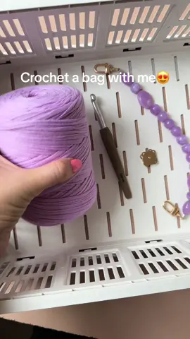 I normally just do knitting, but crocheting a bag is such a fast project in between🥳 #knitting #knittok #knit #crochet #crochetersoftiktok #craft #crafts 