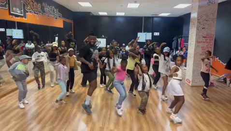 KIDS vs PARENT'S  Kids part 🙌🏾 Bring a Parent Dance Class was absolutely amazing 🔥🔥🔥 DC: @Tom London Sf    🎶: Ndihamba Nawe - @mafikizolo_africa #sowetosfinestdancestudio #sowetosfinest🇿🇦 