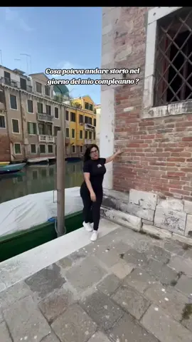 4M di  visualizzazioni per puoi essere rimosso 😂😂😂#videoviral #ticktock #papera #neiperte #videodivertenti #veneziaitaly #ragazzacaduta #canalevenezia #caduta 