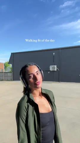 Nothing beats a sunny morning walk #fyp #foryou #foryoupage #walking #OOTD #hotgirlwalk #hotsummerwalk 