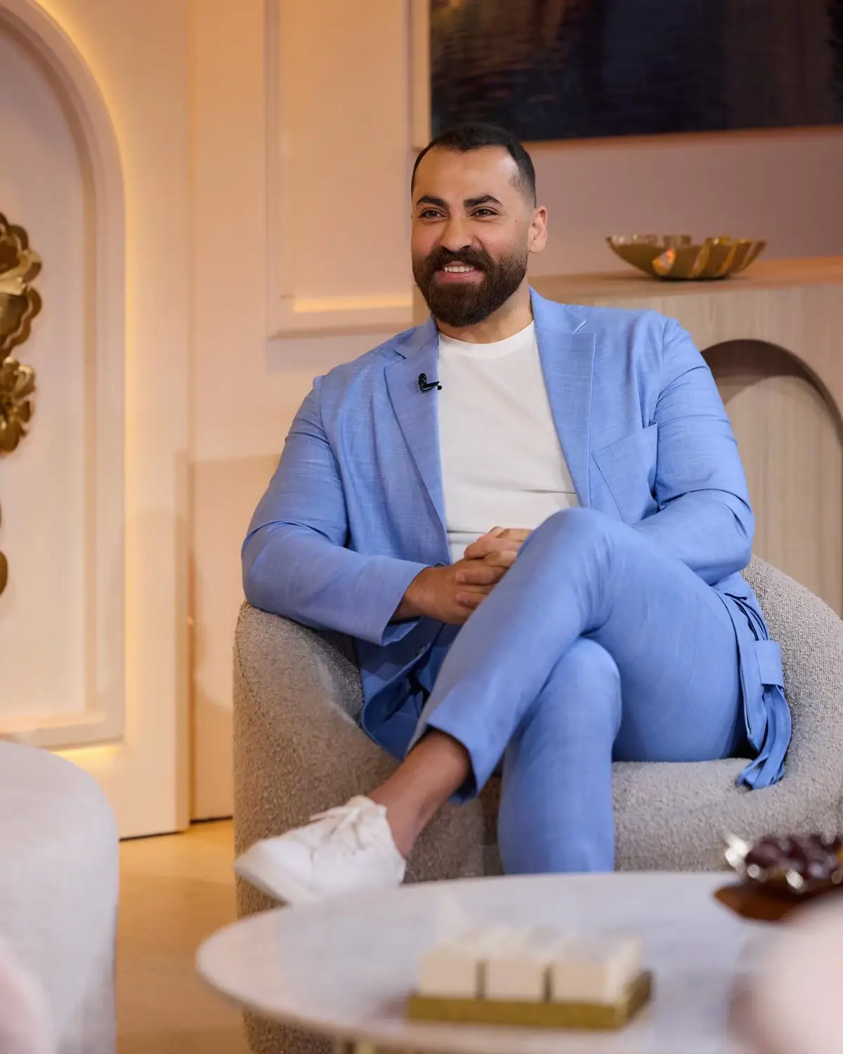 ‎تابعونا الليلة بحلقة لطيفة و دَسمة مع النواعم 🤍 ‎ب @kalamnawaeminsta  9:30 ksa time @mbc1  @mbciraqtv  @shahid.vod  . . . . . . Suit: @eliomoussallem  Business Advisor @gaelle_habib 