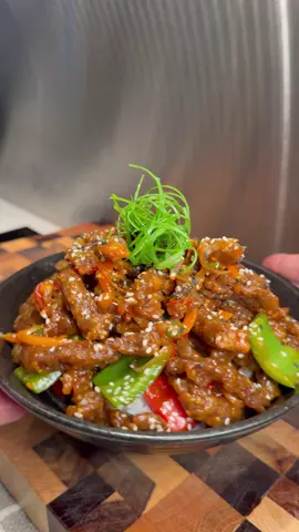 Crispy Chilli Beef 😮‍💨😍 #EasyRecipe #EasyRecipes #asmrfood #chinese #chinesefood #FoodTok #cooktok #datenight #DinnerIdeas #comfortfood #dinnerwithme #homemade #steak #spicy 