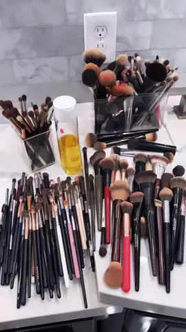 😩😩CLEANING TIME😍❤️😍❤️😍❤️😍 .. . . #bblogger  #makeuptalk  #makeupmess  #eyeshadow  #makeupobsessed  #beautyblog  #wakeupandmakeup 😍😍#makeupartist #makeupjunkie #beautytips  #makeuplover #igbeauty #makeupvideos #beautyaddict #makeupmafia #makeupaddict #makeupartist #makeup  #makeupfanatic1 #makeupcollection #beautycommunity  #igmakeup  #beautyguru  #instamakeup #makeupbyme #makeupbrushes #beverlyhills #makeupgoals #makeupideas #makeupoftheday #makeupcheck 