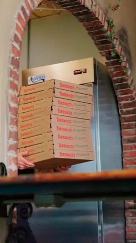 watch out for falling boxes❗️ #pizzabox #downersgroveillinois #cinematic #foodvideo #foodstagram 