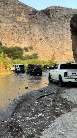 Ruta Bucareli 🏕️. . . . #jeep #jeeplife #bucareli #sierragorda #bucareliextremo #rio #rutas4x4 #jeeperscreepers #jeepeta #4x4 #ram #camping #campinglife #offroad 
