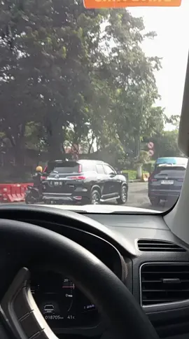 back 0231 🚘😎 #mitsubishi #mitsubishipajero #pajerosport #pajerosportdakar4x4 #pajerosportindonesia #menghiburdirisendiri #nikmatin_aja #gaksukaskip📵 #pejuangkilometer #pejuangrupiah #drivermudapunyacerita #driverakap #storynyetirmobil #videoperjalanan #fyp🔥 #fypシ゚viral #wongcirebon #ciayumajakuning #jawabarat #warkopzters #ajaklalen☕👍🏿😎 