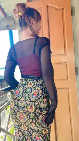 နည်းနည်းလေး လှုပ်ချင်လို့🤭#foryou #fyp #poemlay59 