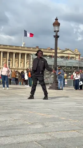 Salif Gueye sur la Place de la Concorde Salif Gueye at Place de la Concorde Crédit Photo: @salif_crookboyz  Song : @michaeljackson   Follow us on IG: @champselysees_paris www.champselysees-paris.com © Paris, Always an Amazing idea! #paris #igersparis #dance #paris #Love #passion #explore #michaeljackson #moonwalk #salifgueye #salifcrookboyz #saliflasource #placedelaconcorde  