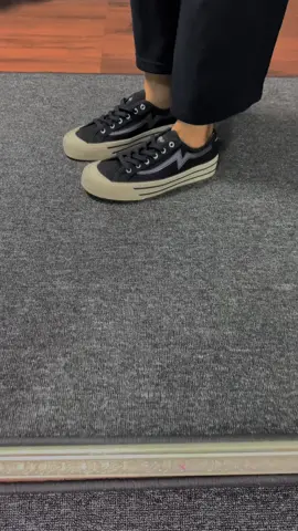 Yakin gamau diculik nih sepatu ganteng nya🤩🥵🥵 #sepatu #lokalbrand #hanvadzlegacy #belilokal 