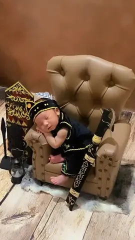 #CapCut #fypシ #fyp #newborn #mashaallahtabarakallah #babytiktok #hatuedayak #photoshoot #newbornphotographer #dayakkalimantan #beranda #masukberanda 