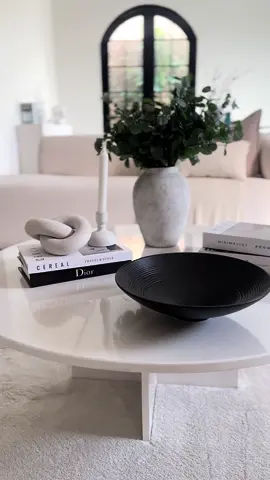 تنسيق طاولة القهوه بشكل انيق🖤 #طاولة #طاولة_قهوه #minimalist #tiktok 