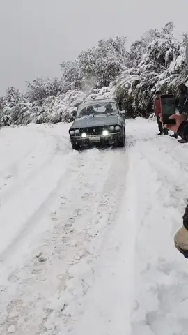 #renault12 #renault  #cerroperitomoreno  #Viral #elbolson #nieve  #bariloche #parati #invierno2024  #video #rionegro #risas 