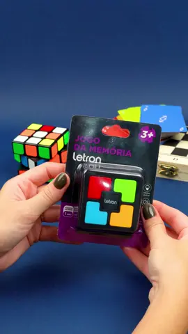 Quer testar sua memória? 🧠😌 Esté é o jogo certo para você! Desafie suas habilidades com o novo jogo eletrônico da #letron! 😆 Link na bio para levar já. #jogodamemória #game #gameeletrônico #brinquedoeducativo #passatempo