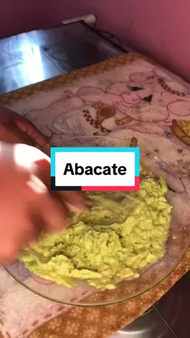 Abacate amassado 🥑##donadecasa #abacate #abacatecomfarinha #receitasimples #receita 