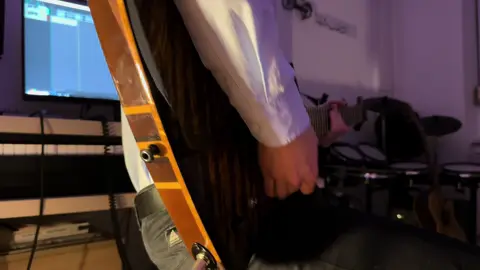 Crvena jabuka - To mi radi [SOLO] #crvenajabuka #tomiradi #gitara #solo