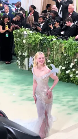 Elle Fanning steps out on the 2024 #MetGala carpet  #ellefanning #metgala2024 #themetgala #fashion 