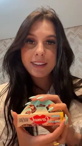 depois do seu show em Lençóis Paulista, Ana Flávia mostrou os carmeds que ganhou no dvd do Nattanzinho 🤠💕 @Boiadeira @Carmed #boiadeira #anacastela #carmed #hidratantelabial 