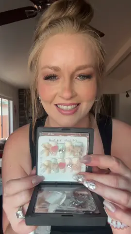 These press on nails last the longest out of any I have tried so far #pressonnails #pressons #nails #naildesigns #acrylicnails #fyp  