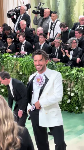 Jonathan Bailey’s look at the 2024 #MetGala #jonathanbailey 