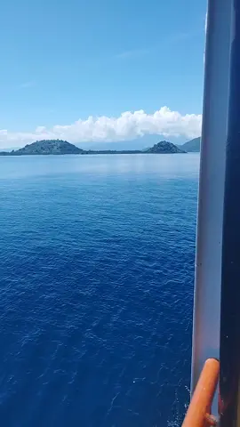 Selamat menikmati 60detik keindahan laut dr Pelabuhan Pototano Sumbawa ke Pelabuhan Kayangan Lombok #fypシ゚viral #fyp #fyppppppppppppppppppppppp #sea 