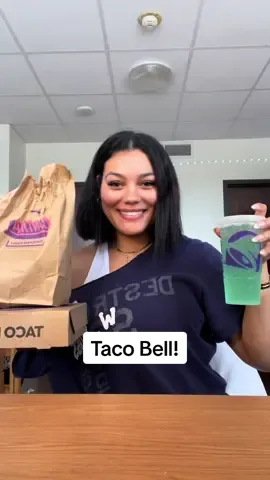Eating @tacobell! #tacobell #mukbang #eatingshow #eatwithme #eatingasmr #fyp #mukbangeatingshow #asmr #tacobellmukbang #fastfood 