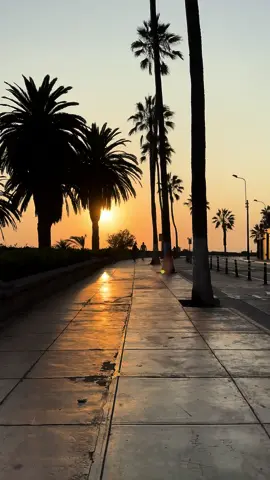 Un hermoso atardecer y una linda canción es el  binomio perfecto ❤️ (Malecón de Barranco) #limasinfiltro❤️ #lima #limaperu #peru #peruanostiktok #peruanosenchile🇵🇪🇨🇱 #peruanosenespaña🇵🇪🇪🇦 #perú #peruanosenelextranjero #peruanosenitalia #limaperu🇵🇪 #peruanosenelmundo #peruanos #iphone15promax #barrancolimaperu 