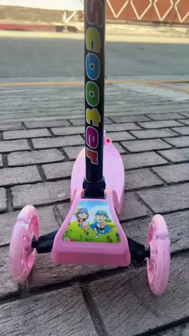 Discover the ideal scooter for your child! With adjustable handlebars and reliable safety features, they'll enjoy smooth rides and build skills while having fun!