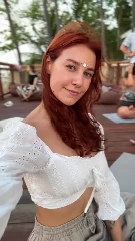 I’m enjoing my make up today on a meditation event ✨😌 #cutegirl #meditation #yoga #boho #redhead #redgirl #copperhair 