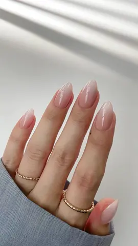 New stars of XCOATTIPS😏 Frist comes Peach Short Almond Ombré Make comments to tell us which shape and color you wanna watch in next video ❤️❤️❤️ #btartboxnails #btartboxpressonnails #xcoattips #ombrenails #ombrepressonnails #newrelease #almondnails #shortnails 